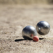 Un concours de pétanque en doublette à Saint-Félix